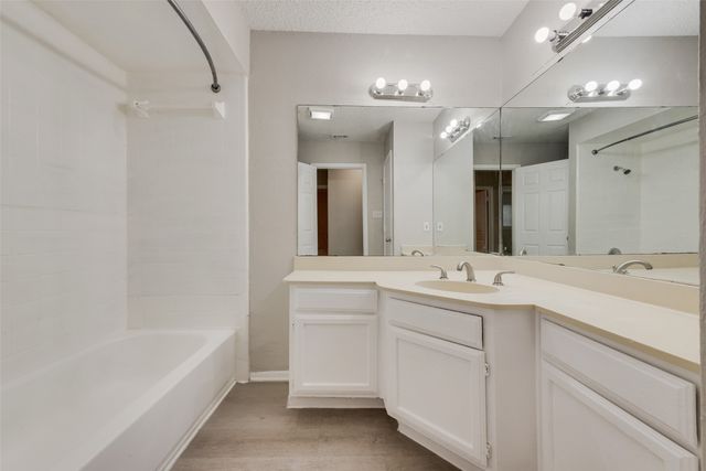 1704 Fieldstone Court, Arlington, TX 76018