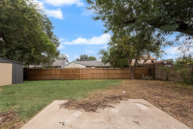 1704 Fieldstone Court, Arlington, TX 76018