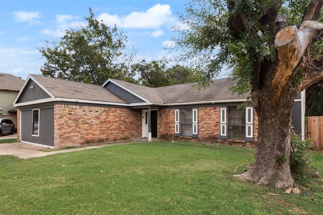 1704 Fieldstone Court, Arlington, TX 76018