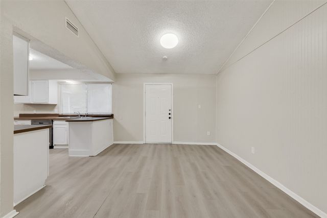 1704 Fieldstone Court, Arlington, TX 76018