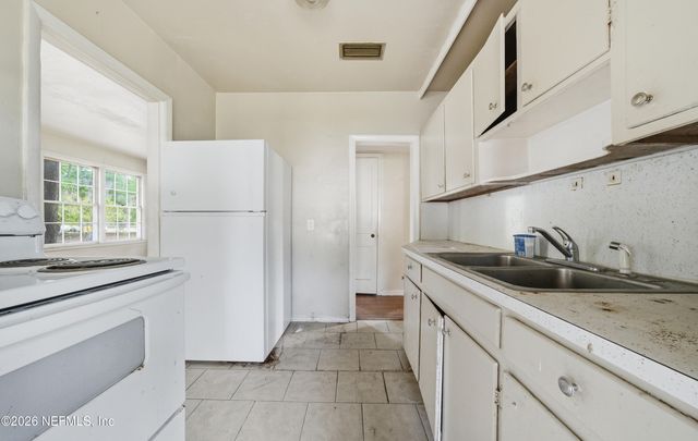 8004 DELAWARE Avenue, Jacksonville, FL 32208