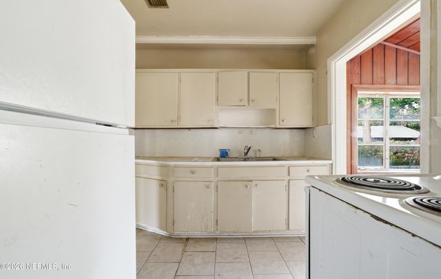 8004 DELAWARE Avenue, Jacksonville, FL 32208