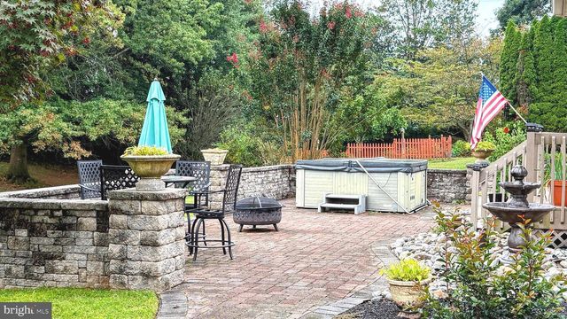 8 RED OAK DR, Coatesville, PA 19320