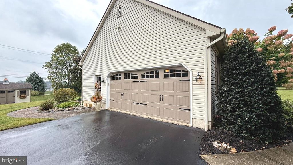 8 RED OAK DR, Coatesville, PA 19320