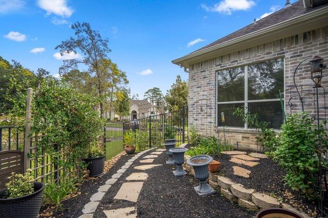 26 Brookgreen Circle S, Montgomery, TX 77356