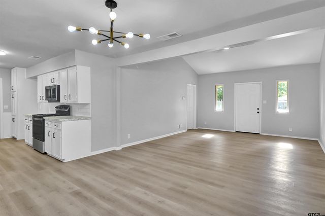 1310 Ridgeview Dr, Tyler, TX 75701