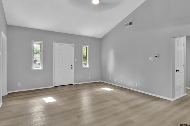 1310 Ridgeview Dr, Tyler, TX 75701