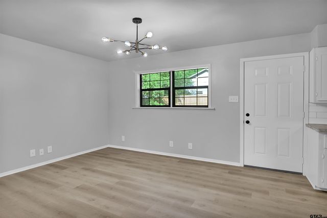 1310 Ridgeview Dr, Tyler, TX 75701