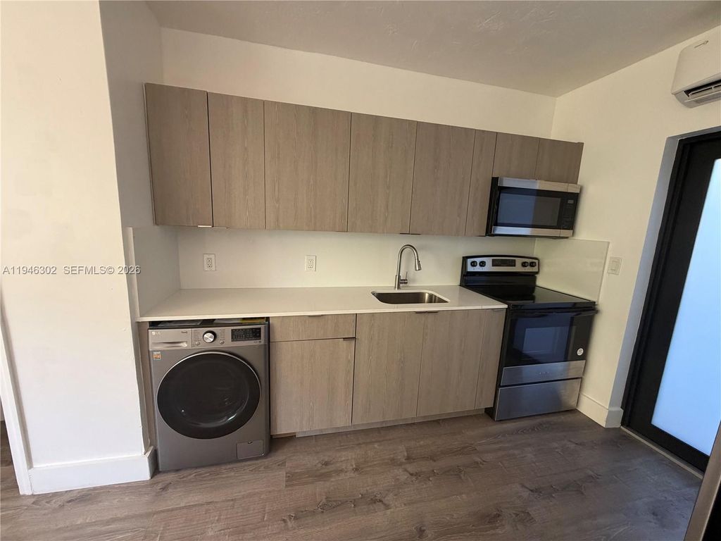 201 SW 21st Ct 1, Miami, FL 33135