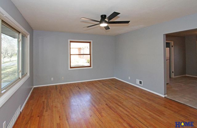 2316 S 60th Street, Lincoln, NE 68506