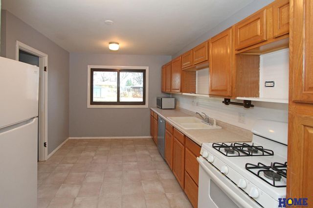 2316 S 60th Street, Lincoln, NE 68506