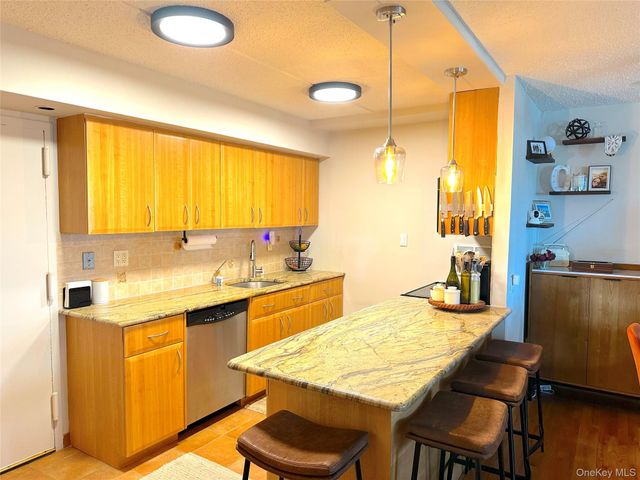 725 Miller Avenue 220, Freeport, NY 11520