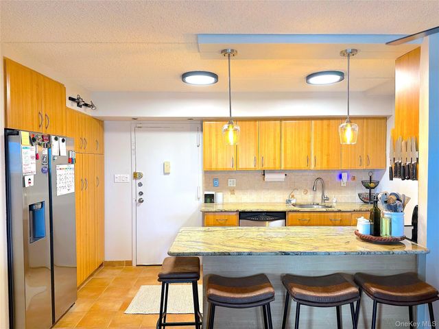 725 Miller Avenue 220, Freeport, NY 11520