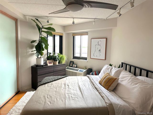 725 Miller Avenue 220, Freeport, NY 11520