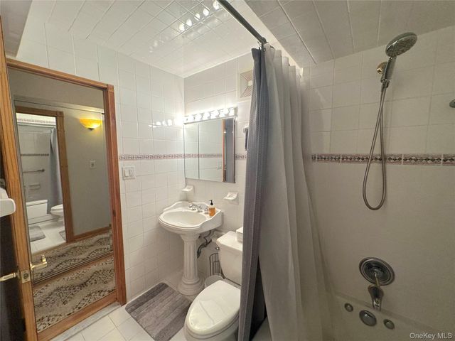 725 Miller Avenue 220, Freeport, NY 11520