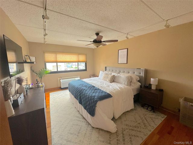 725 Miller Avenue 220, Freeport, NY 11520