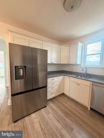 8323 BEAR CREEK DR, Baltimore, MD 21222