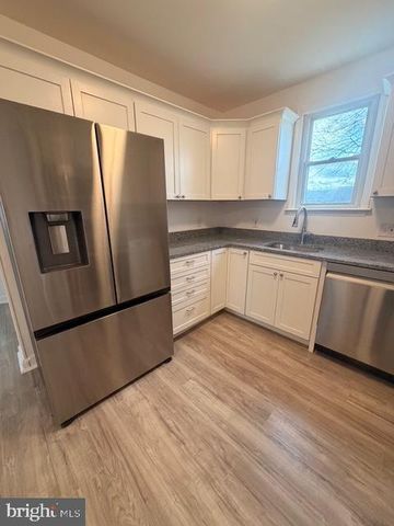 8323 BEAR CREEK DR, Baltimore, MD 21222