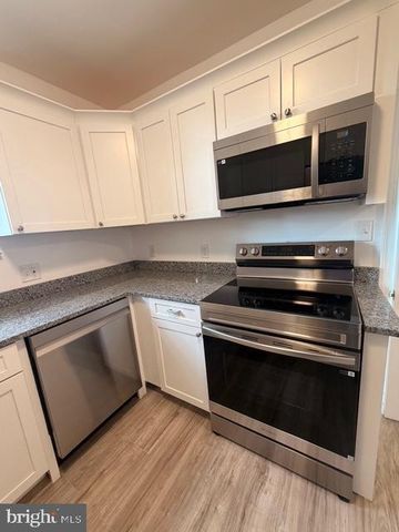 8323 BEAR CREEK DR, Baltimore, MD 21222