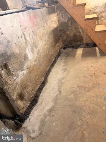 8323 BEAR CREEK DR, Baltimore, MD 21222