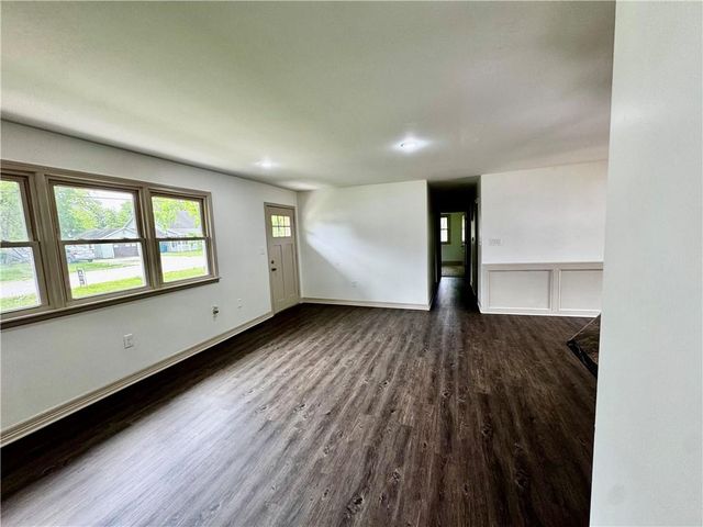 102 W 1st Street, Garden City, MO 64747