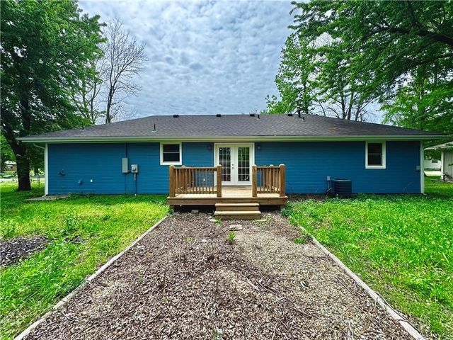 102 W 1st Street, Garden City, MO 64747