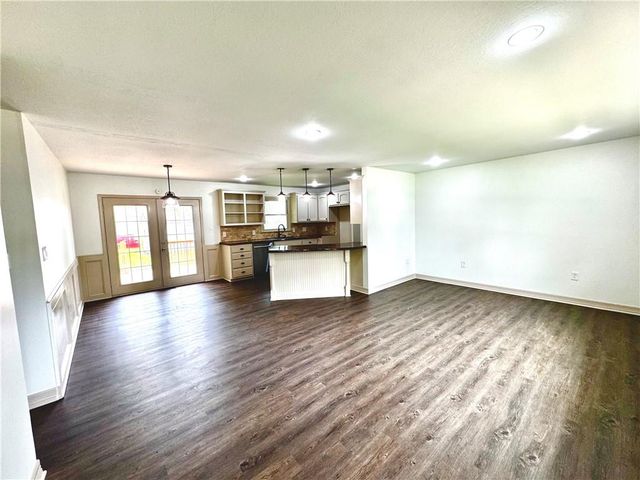 102 W 1st Street, Garden City, MO 64747