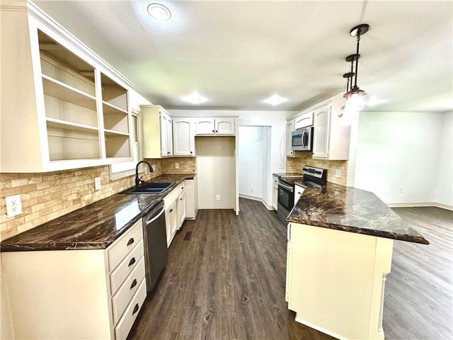 102 W 1st Street, Garden City, MO 64747