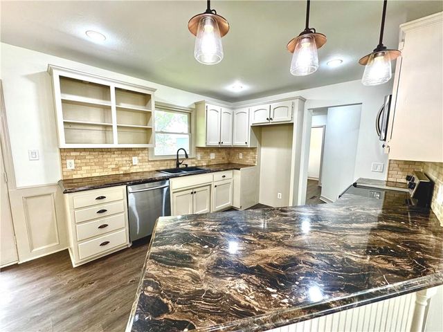 102 W 1st Street, Garden City, MO 64747
