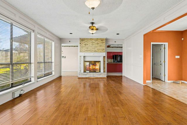 195 Lakeview Harbor, Onalaska, TX 77360