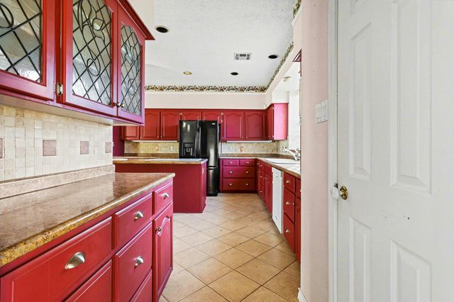 195 Lakeview Harbor, Onalaska, TX 77360