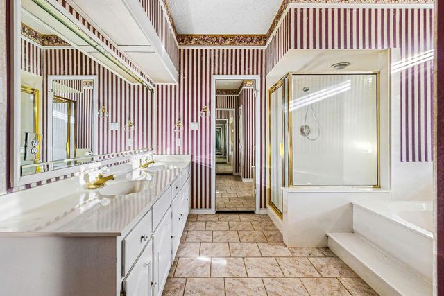 195 Lakeview Harbor, Onalaska, TX 77360