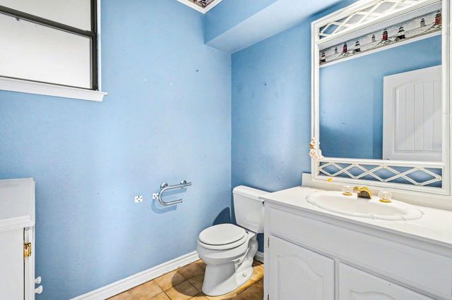 195 Lakeview Harbor, Onalaska, TX 77360