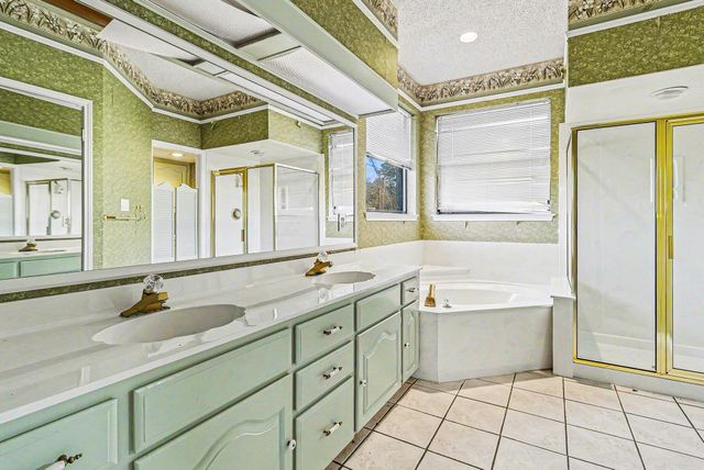 195 Lakeview Harbor, Onalaska, TX 77360