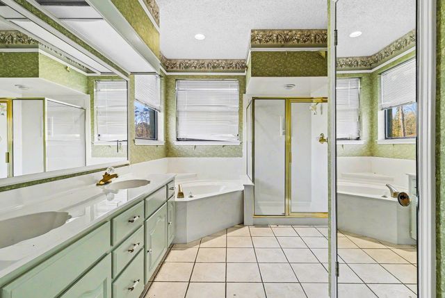 195 Lakeview Harbor, Onalaska, TX 77360