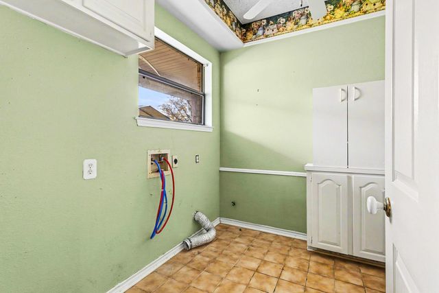 195 Lakeview Harbor, Onalaska, TX 77360