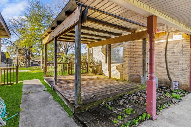 195 Lakeview Harbor, Onalaska, TX 77360