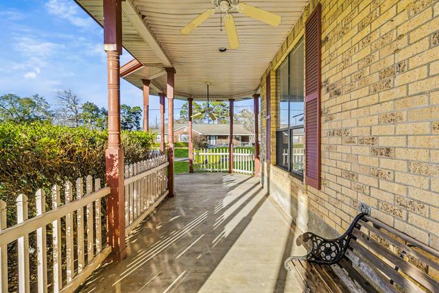 195 Lakeview Harbor, Onalaska, TX 77360