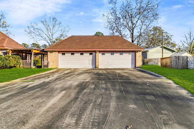 195 Lakeview Harbor, Onalaska, TX 77360