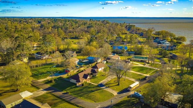 195 Lakeview Harbor, Onalaska, TX 77360