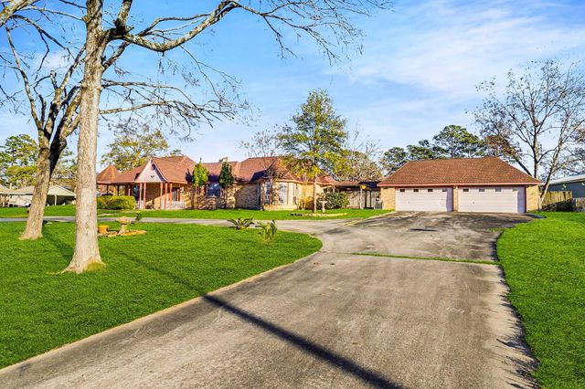 195 Lakeview Harbor, Onalaska, TX 77360