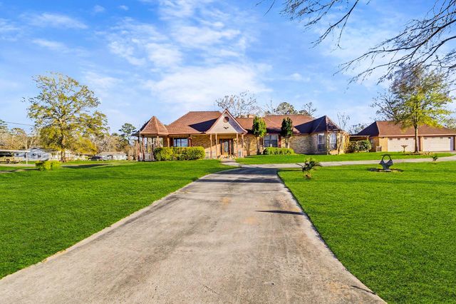 195 Lakeview Harbor, Onalaska, TX 77360