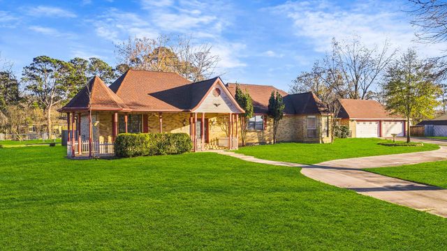 195 Lakeview Harbor, Onalaska, TX 77360