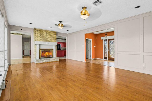 195 Lakeview Harbor, Onalaska, TX 77360