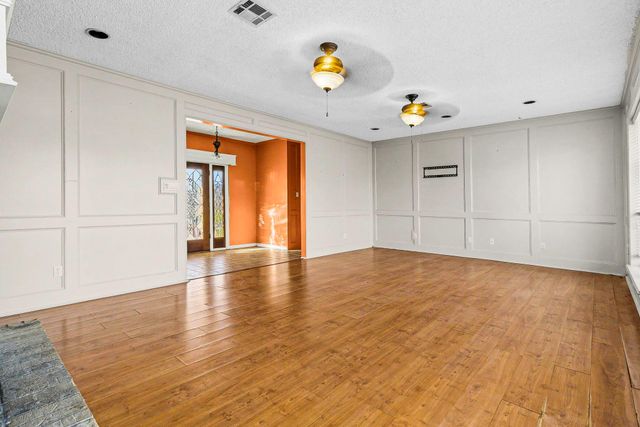 195 Lakeview Harbor, Onalaska, TX 77360