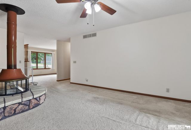 3739 S 77th Street, Lincoln, NE 68506