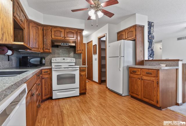 3739 S 77th Street, Lincoln, NE 68506