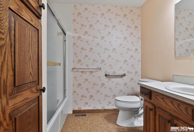 3739 S 77th Street, Lincoln, NE 68506