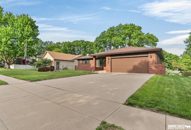 3739 S 77th Street, Lincoln, NE 68506