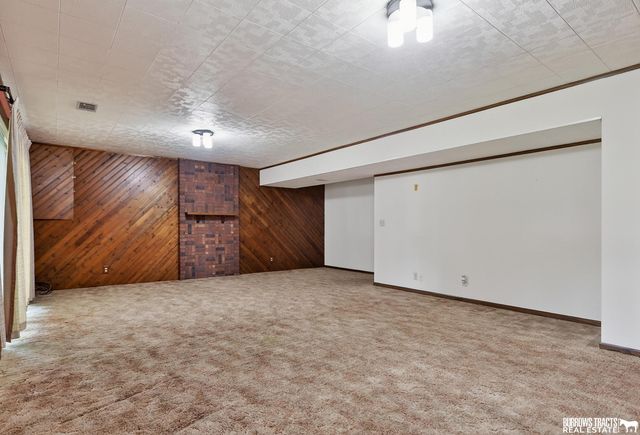 3739 S 77th Street, Lincoln, NE 68506